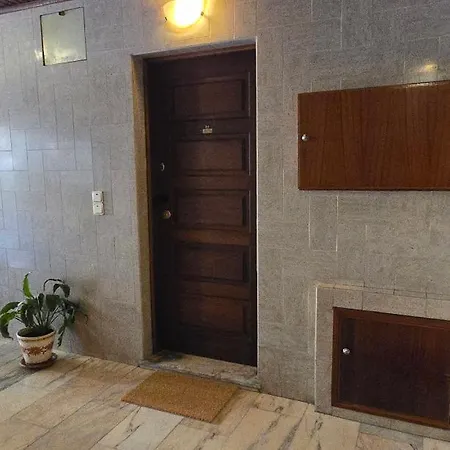 Dream House 2 Montes Burgos アパート