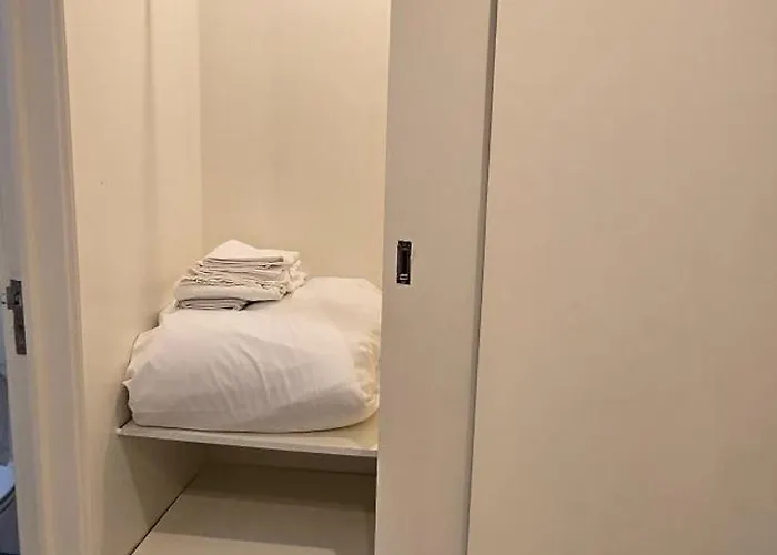 Dream House 2 Montes Burgos Apartman *